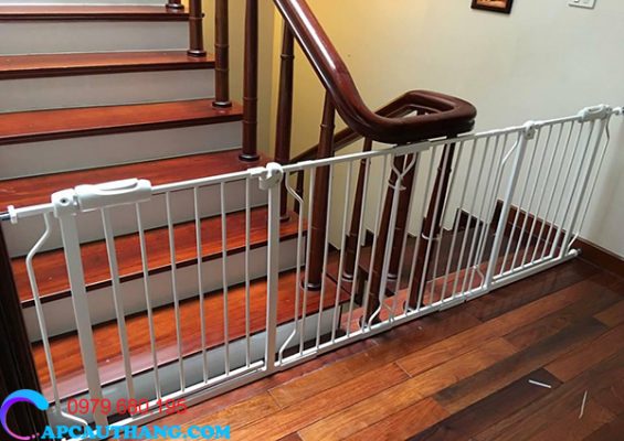 Tấm chắn cầu thang