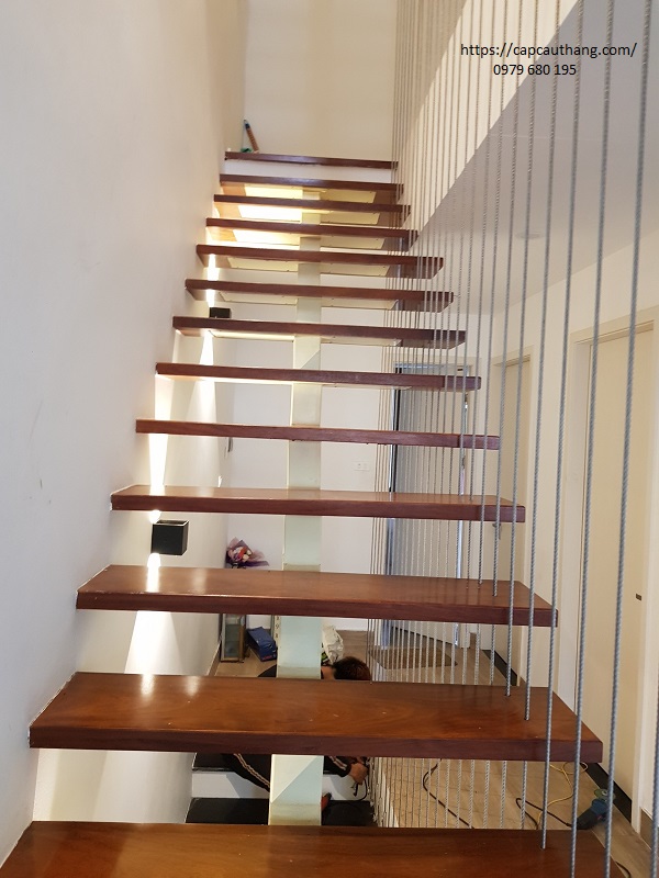 Lắp đặt cầu thang dây cáp cho cầu thang xương cá