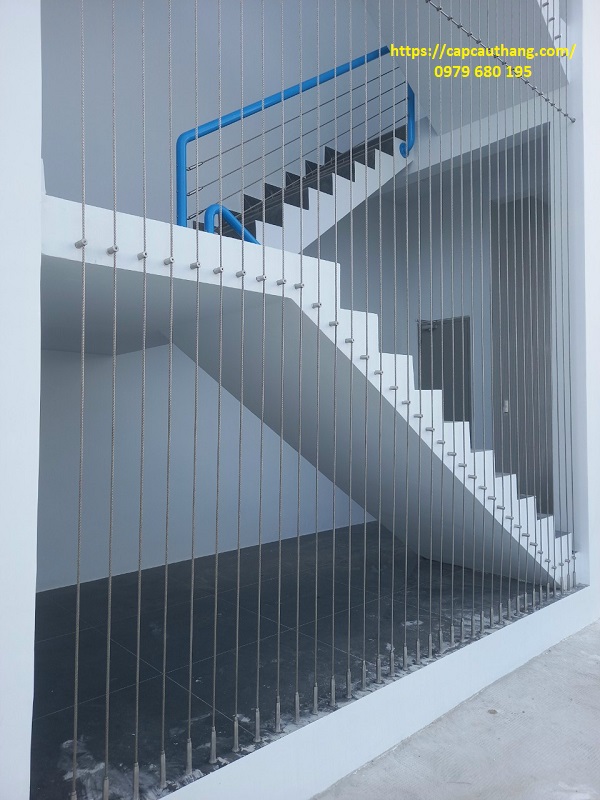 Lắp đặt cáp an toàn cầu thang ngoài trời