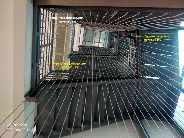 Cáp bảo vệ cầu thang giếng trời