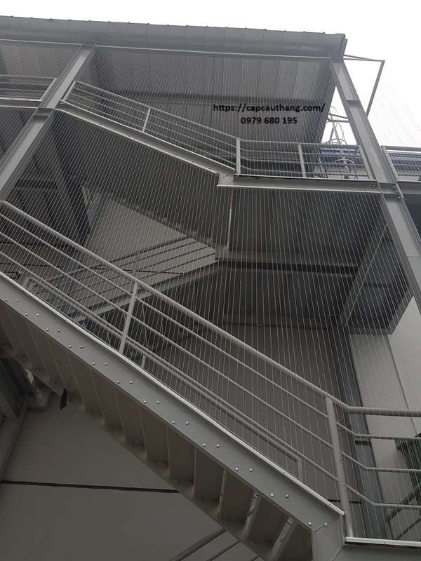 Lưới an toàn cầu thang giếng trời
