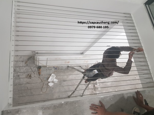 Cáp an toàn cho giếng trời giúp ngăn chặn tai nạn té, ngã có thể xảy ra
