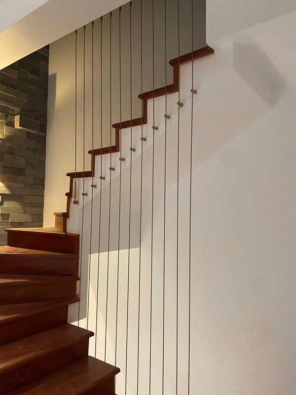 Thông tầng chốt dây cáp cầu thang