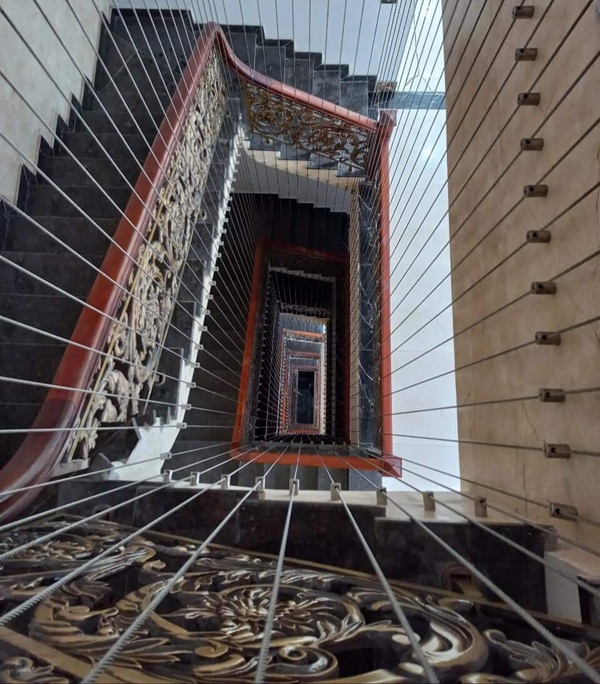 Dây cáp cầu thang kết hợp lan can gỗ