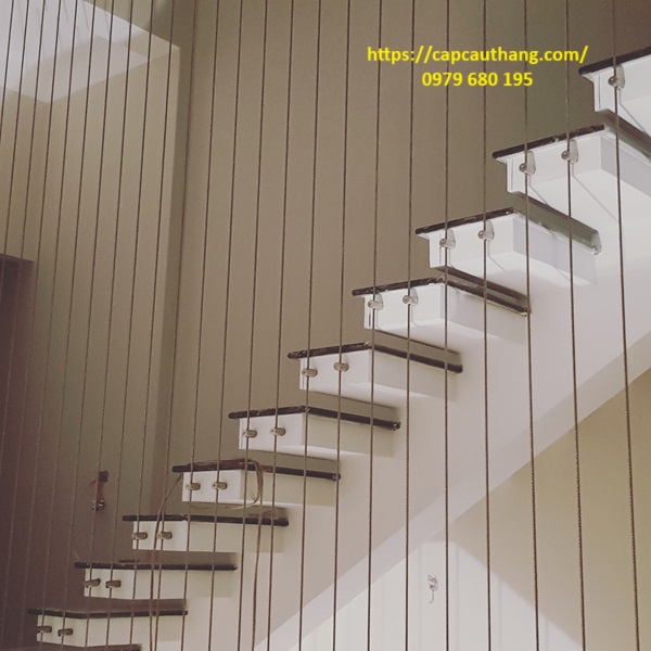 Thông tầng cáp cầu thang