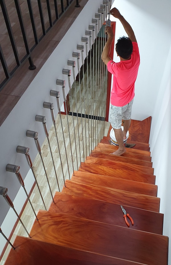 Cáp an toàn cầu thang