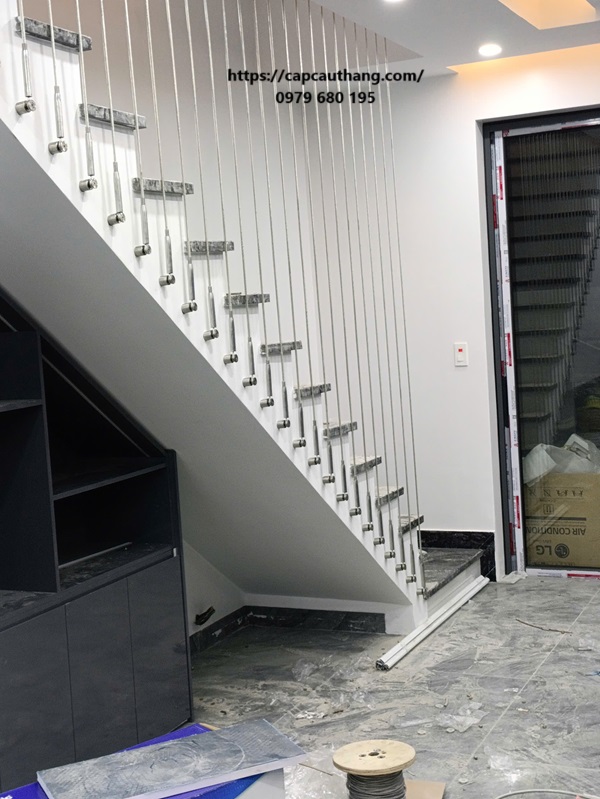 Cáp cầu thang inox dọc