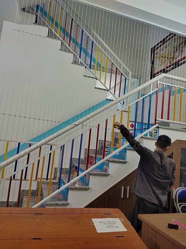 Lưới an toàn cầu thang cho trường học