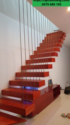 Mẫu cáp cầu thang inox, mặt bậc gỗ