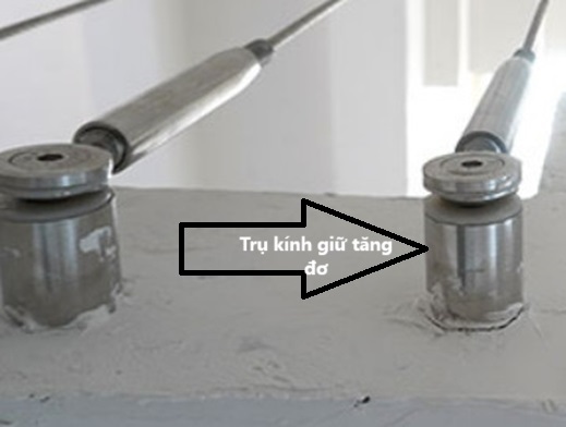 Chân trụ kính cầu thang