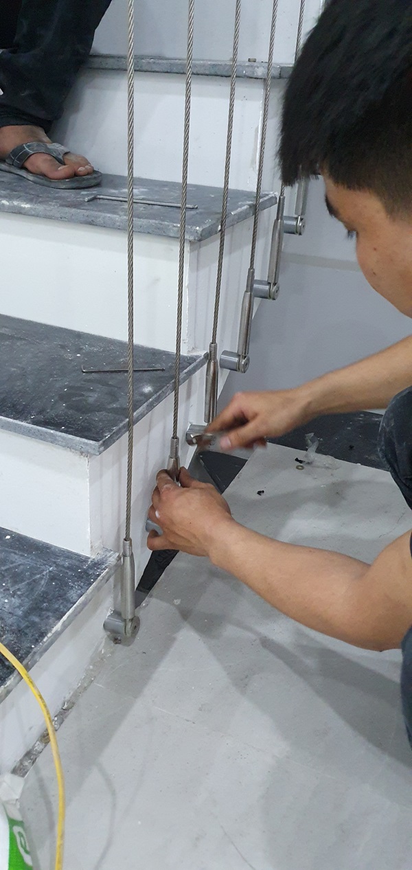 Lắp đặt Cáp tăng đơ cầu thang
