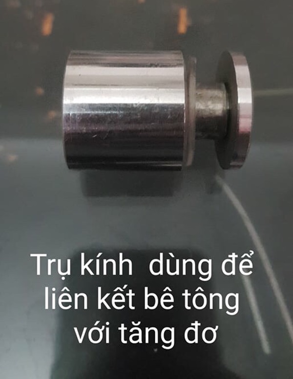 Chân trụ kính cầu thang